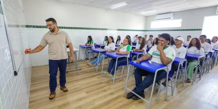 147 professores da rede estadual do Piauí são promovidos; veja a lista