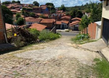 Prefeitura de Teresina avança com implantação e recuperação de calçamento em três bairros da região