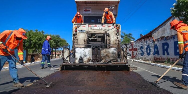 Governador acompanha recuperação da PI-144 e destaca investimentos em infraestrutura