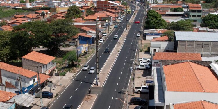 Prefeitura de Teresina conclui nova pavimentação asfáltica da Av. Maria Antonieta Burlamaqui
