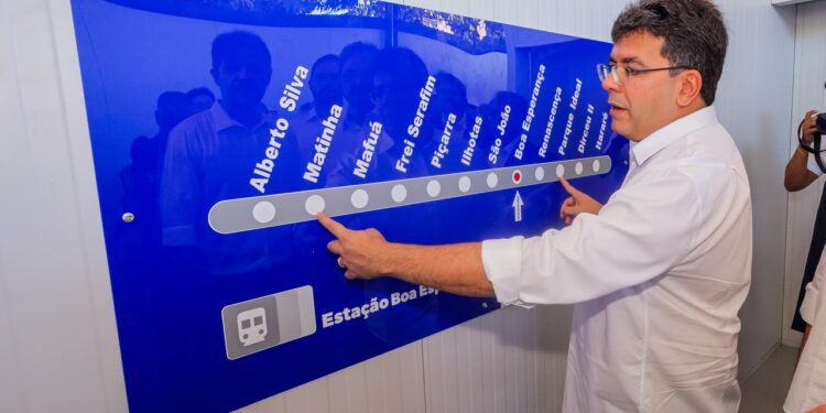 Governador entrega mais uma estação do Metrô de Teresina na zona sudeste e modernização do sistema já está 80% concluída