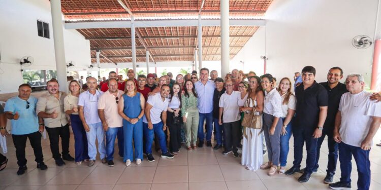 Ciro visita cidades da Planície Litorânea e confirma novos apoios de grupos da situação e oposição