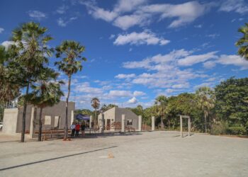 Governador vistoria obras de infraestrutura em Floresta do Piauí e Simplício Mendes