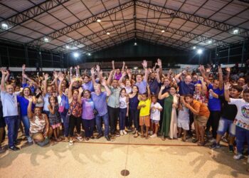 Joel, Jeová e Ciro participam de reunião com multidão: “Chegou a hora de mudar”